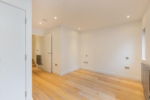 1 bedroom apartment to rent, Berwick Street, Soho W1