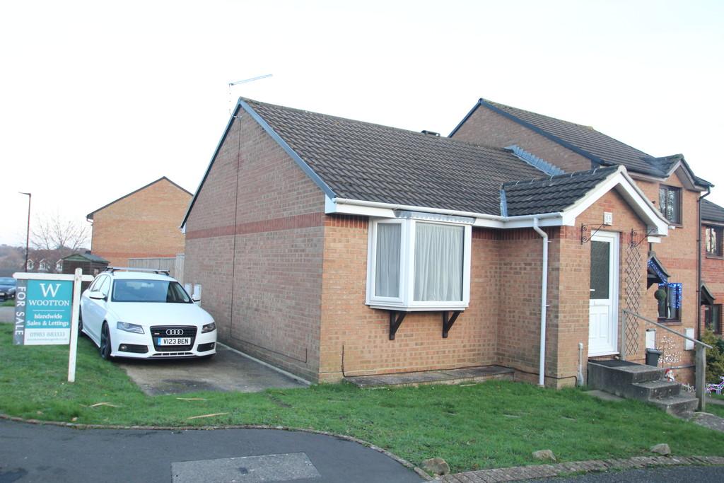 Mary Rose Avenue, Wootton Bridge 2 bed detached bungalow £185,000