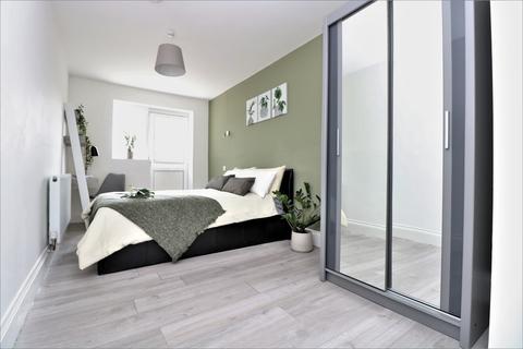 30 Bowes Road, London, W3 7AA