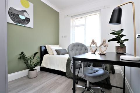 30 Bowes Road, London, W3 7AA