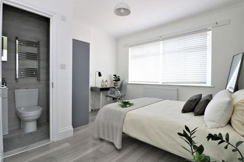 30 Bowes Road, London, W3 7AA