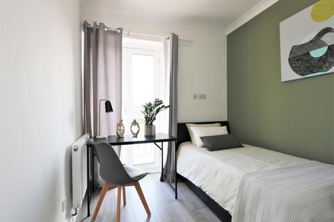 30 Bowes Road, London, W3 7AA
