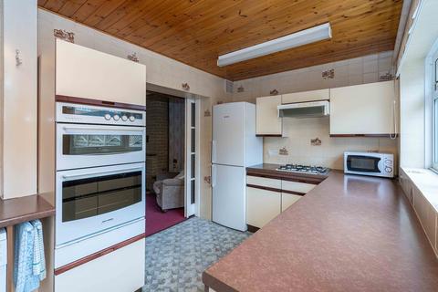 30 Parkway, Dorking, RH4 1EU