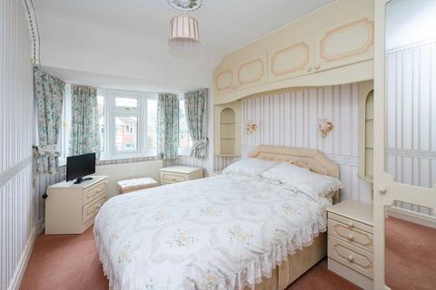 30 Parkway, Dorking, RH4 1EU