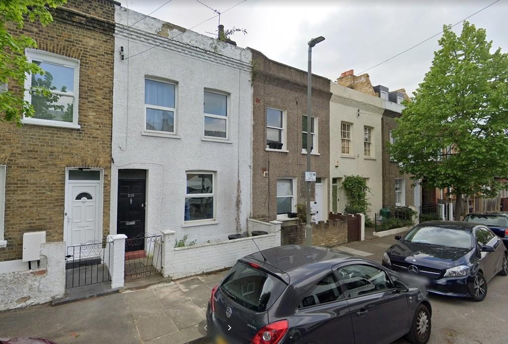 Ravenslea Road, Balham 3 bed terraced house £2,499 pcm (£577 pw)