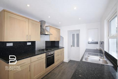 4 bedroom terraced house to rent, Ravenslea Road, Balham