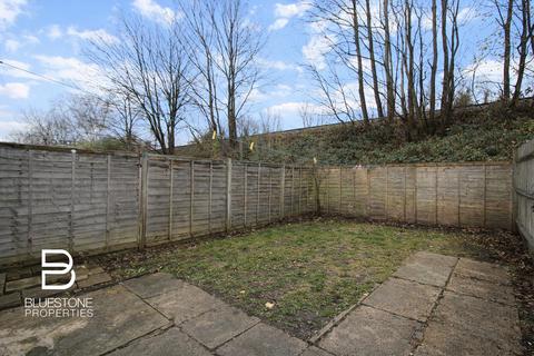 4 bedroom terraced house to rent, Ravenslea Road, Balham