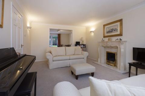 28 School Close, Sowerby Bridge, HX6 4HP