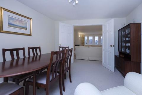28 School Close, Sowerby Bridge, HX6 4HP
