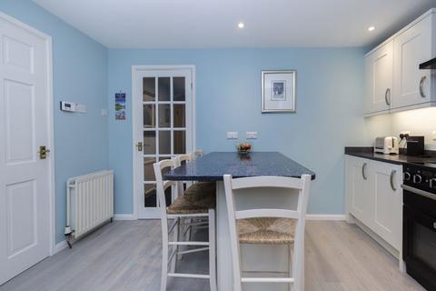28 School Close, Sowerby Bridge, HX6 4HP
