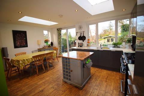 12 Highfield Road, Caterham, CR3 6QX