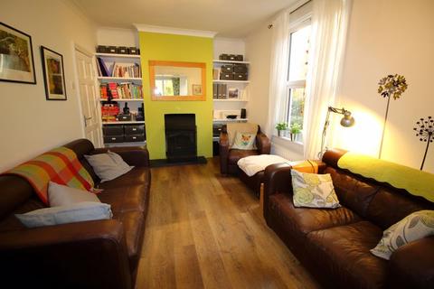 12 Highfield Road, Caterham, CR3 6QX