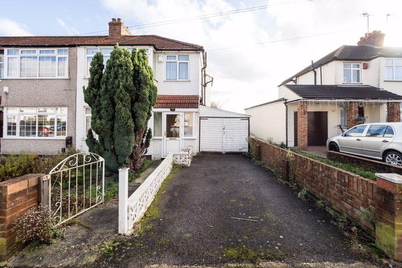 Heather Way Rise Park Romford 3 Bed End Of Terrace House £400 000