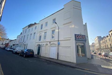 8 bedroom terraced house to rent - 2 Gloucester Street, Leamington Spa
