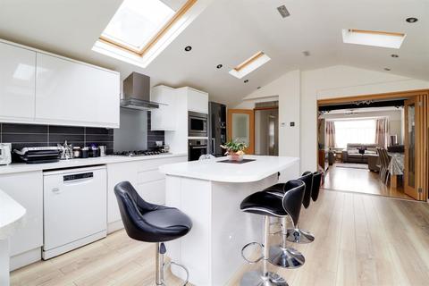 81 Rayleigh Road, London, N13 5QW