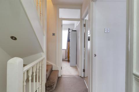 81 Rayleigh Road, London, N13 5QW