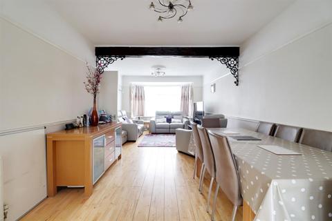 81 Rayleigh Road, London, N13 5QW