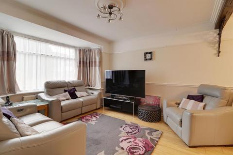 81 Rayleigh Road, London, N13 5QW