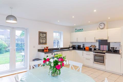 35 Heatherlea Grove, Worcester Park, KT4 8GB