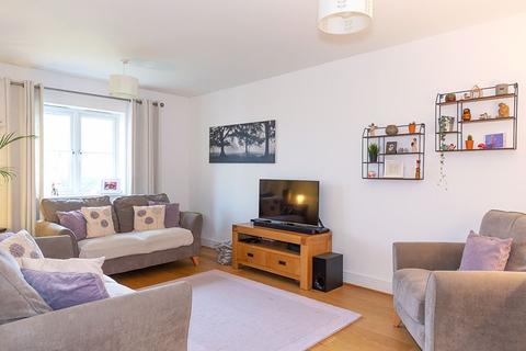 35 Heatherlea Grove, Worcester Park, KT4 8GB