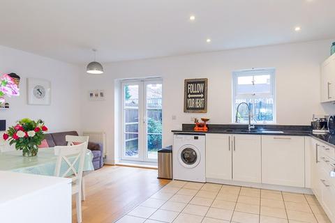 35 Heatherlea Grove, Worcester Park, KT4 8GB