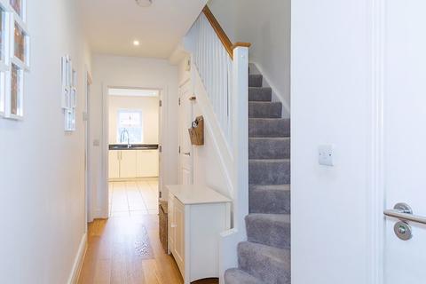 35 Heatherlea Grove, Worcester Park, KT4 8GB