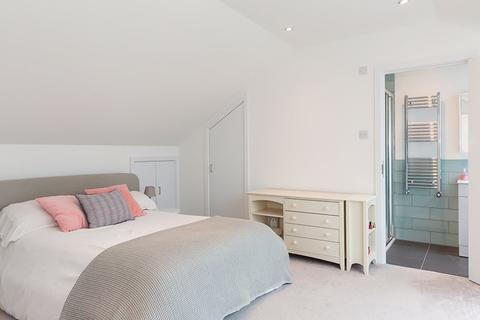 35 Heatherlea Grove, Worcester Park, KT4 8GB