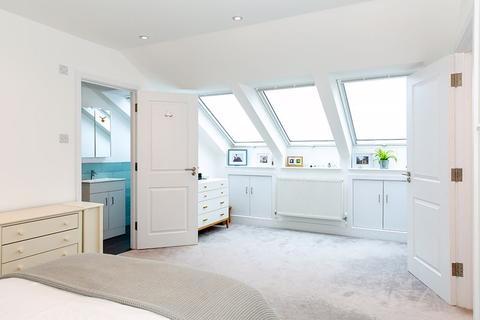 35 Heatherlea Grove, Worcester Park, KT4 8GB