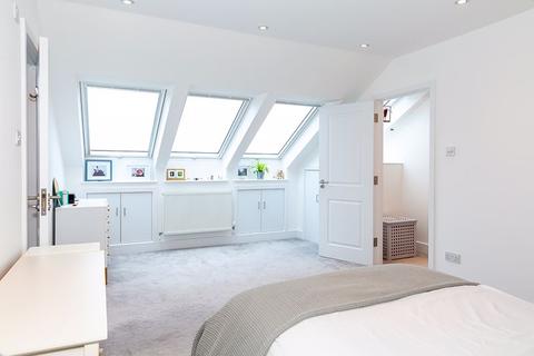 35 Heatherlea Grove, Worcester Park, KT4 8GB