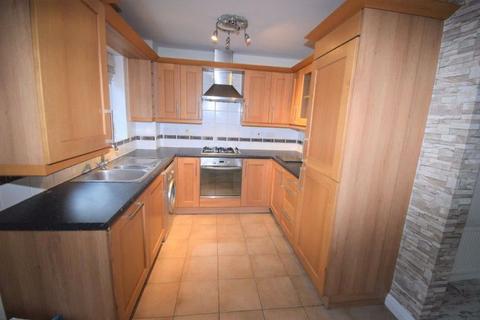 3 bedroom detached house to rent, Summercroft Close, Golborne