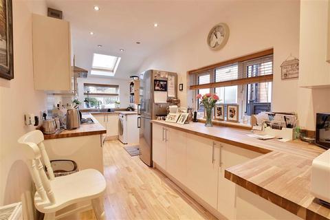17 Shrubbery Road, Worcester, WR1 1QR