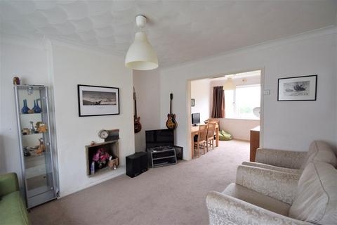 18 Commissioners Road, Strood, Rochester, ME2 4EB