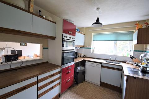18 Commissioners Road, Strood, Rochester, ME2 4EB