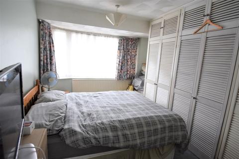 18 Commissioners Road, Strood, Rochester, ME2 4EB