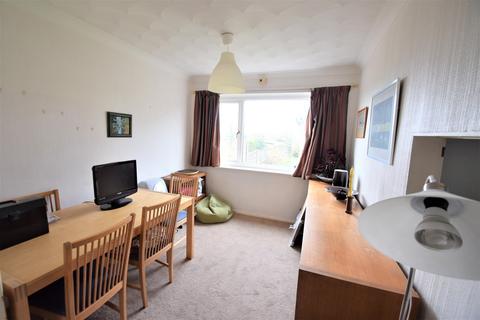 18 Commissioners Road, Strood, Rochester, ME2 4EB