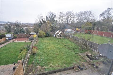 18 Commissioners Road, Strood, Rochester, ME2 4EB