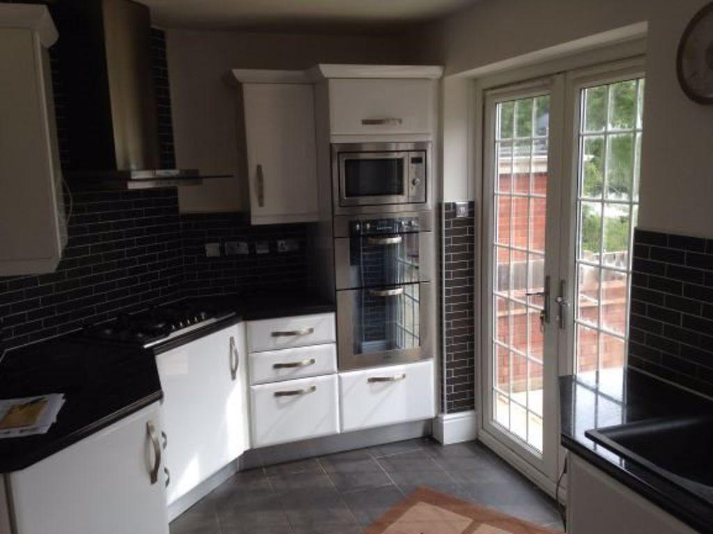 Summerfield Avenue, Wall Heath 3 bed semidetached house £875 pcm (£