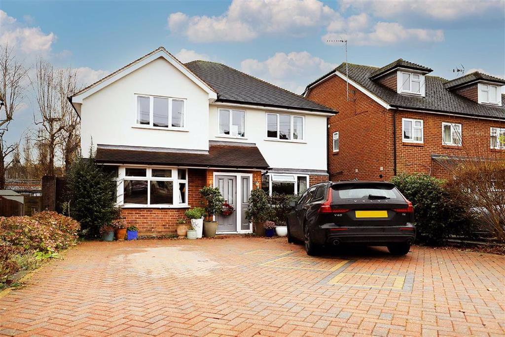 Batford Road, Harpenden, Hertfordshire 5 bed detached house £835,000