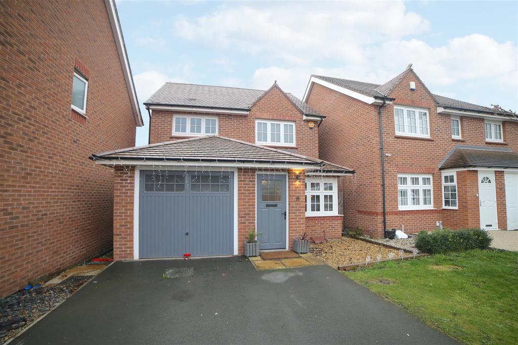 Kinley Drive, Hadley, Telford, TF1 5SY 3 bed detached house £215,000