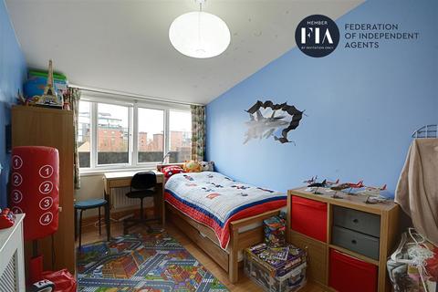 68 Distillery Walk, Brentford, TW8 0SG