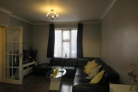 143 Burns Avenue, Feltham, TW14 9HZ