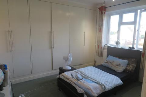 143 Burns Avenue, Feltham, TW14 9HZ