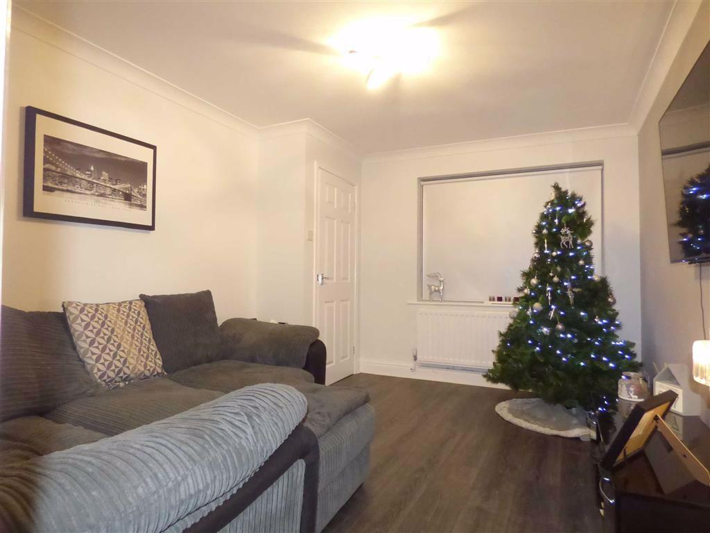 35, Pemberton Road, Newton Aycliffe 2 bed semidetached house £110,000