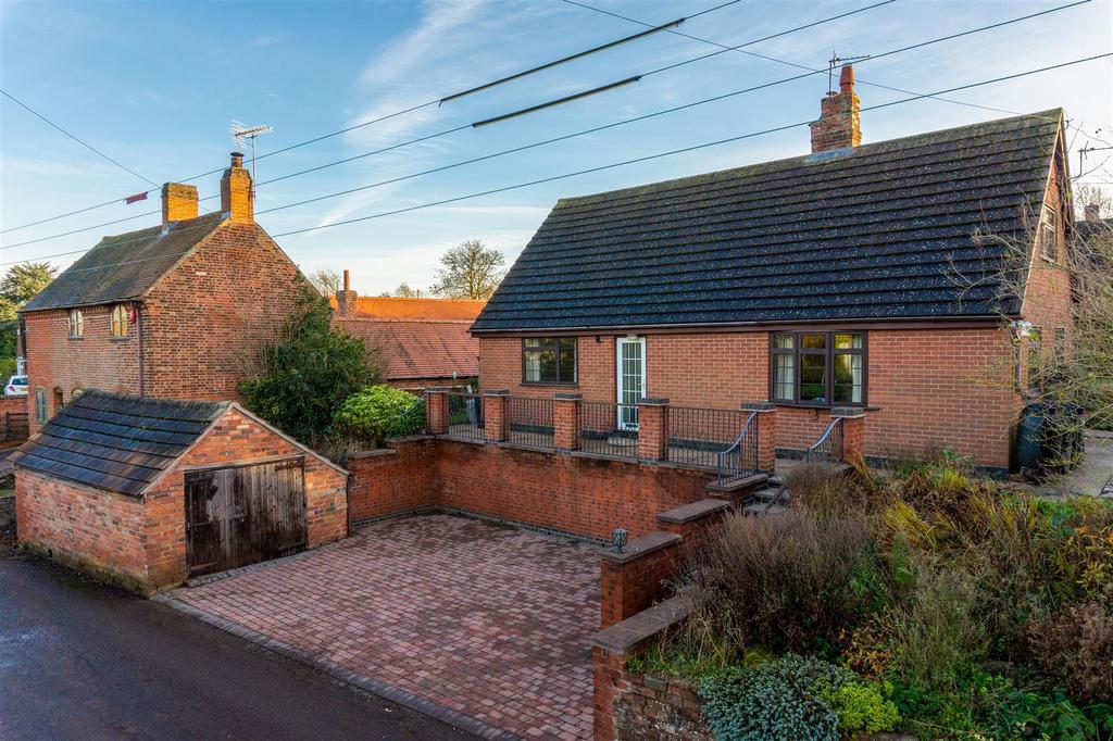 Main Street, Norton Juxta Twycross 3 bed detached bungalow £375,000