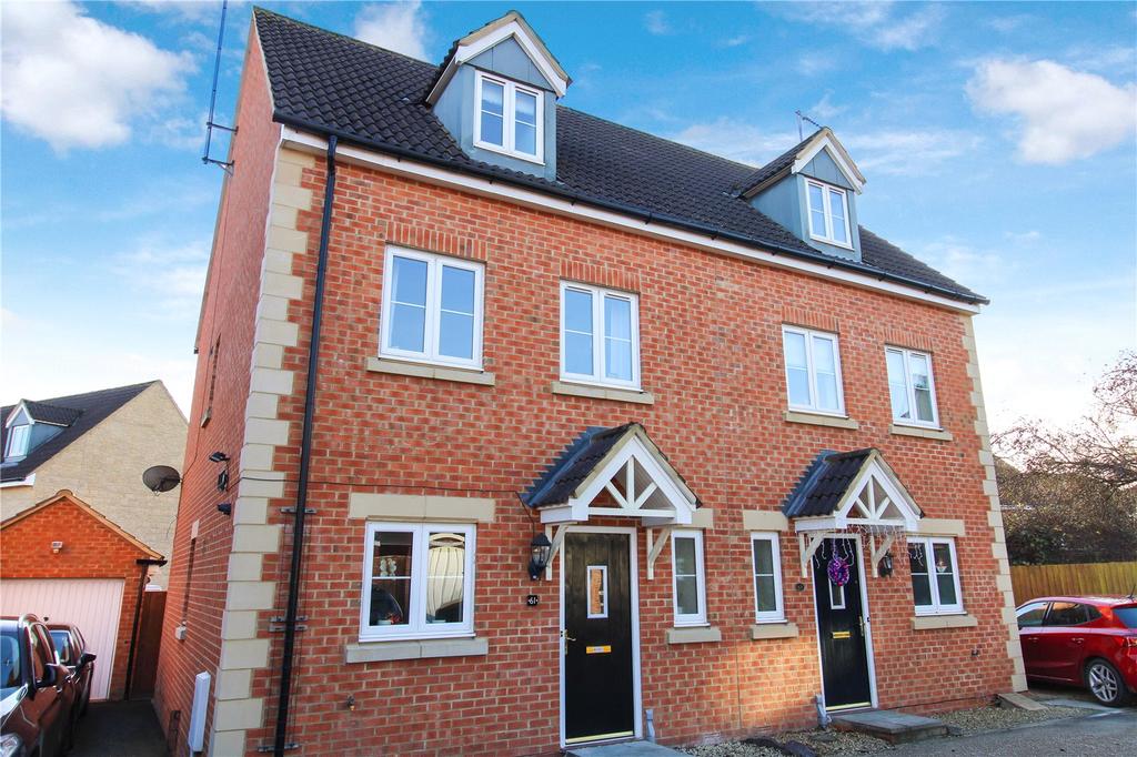 Henchard Crescent, Taw Hill, Swindon... 3 bed semidetached house £
