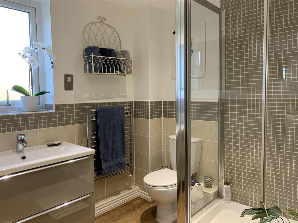 En-Suite Shower Room: