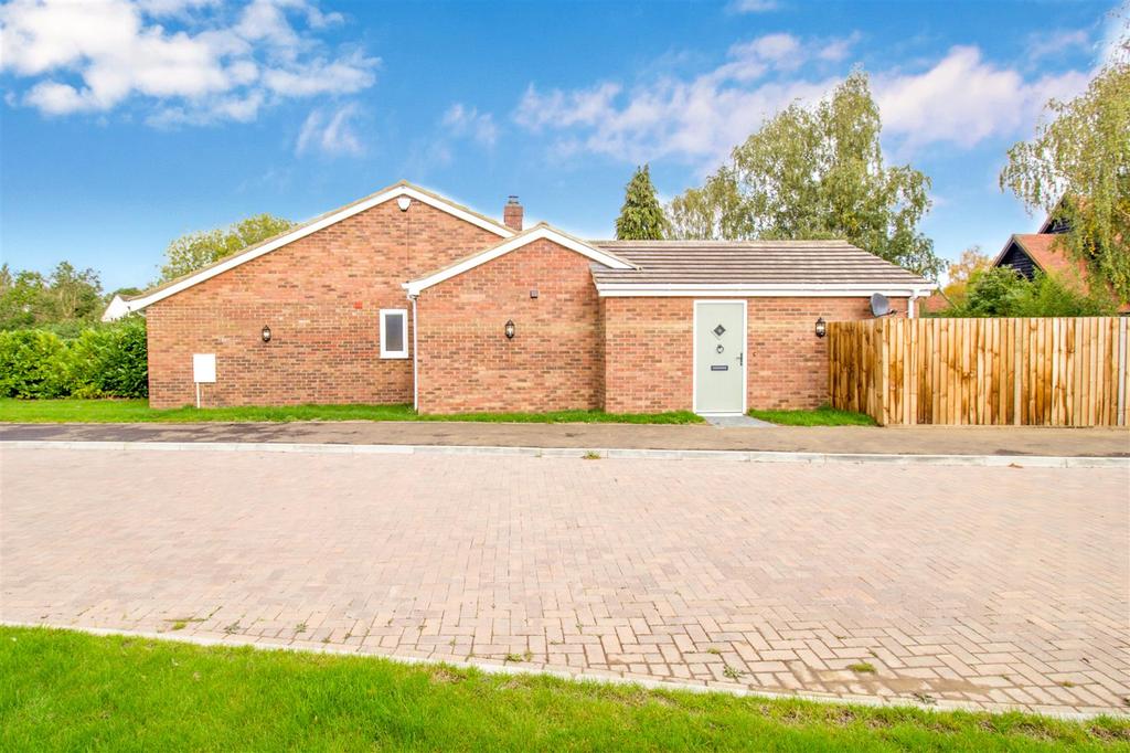 Ickwell Road, Northill, Biggleswade 1 bed detached bungalow £349,000