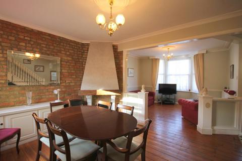 40 Cromwell Road, Feltham, TW13 5AT