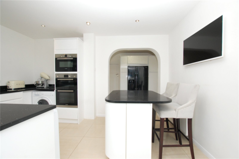 2 Recreation Avenue, Romford, RM7 9ET