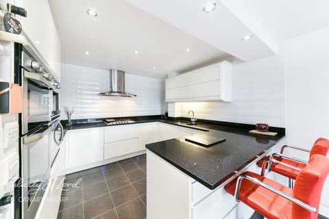 27 Rainbow Avenue, London, E14 3AR